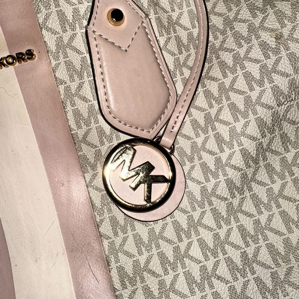 Michael Kors Signature Logo Tote W/Light Pink